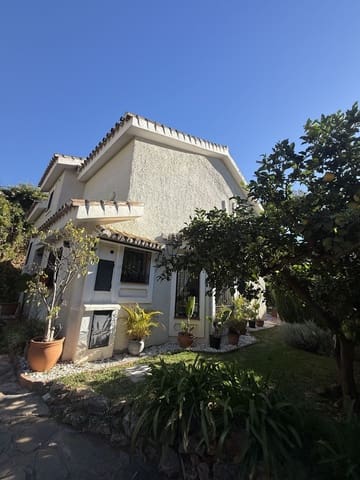 4 soveværelse Villa til salg i Calahonda, Mijas med swimmingpool - € 950.000 (Ref: 9424487)