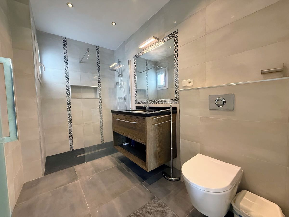 3 sypialnia Willa na sprzedaż w San Pedro de Alcantara z basenem - 1 350 000 € (Ref: 9424489)