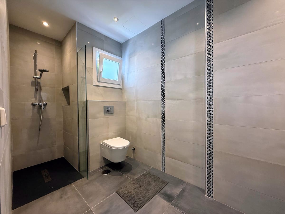 3 sypialnia Willa na sprzedaż w San Pedro de Alcantara z basenem - 1 350 000 € (Ref: 9424489)