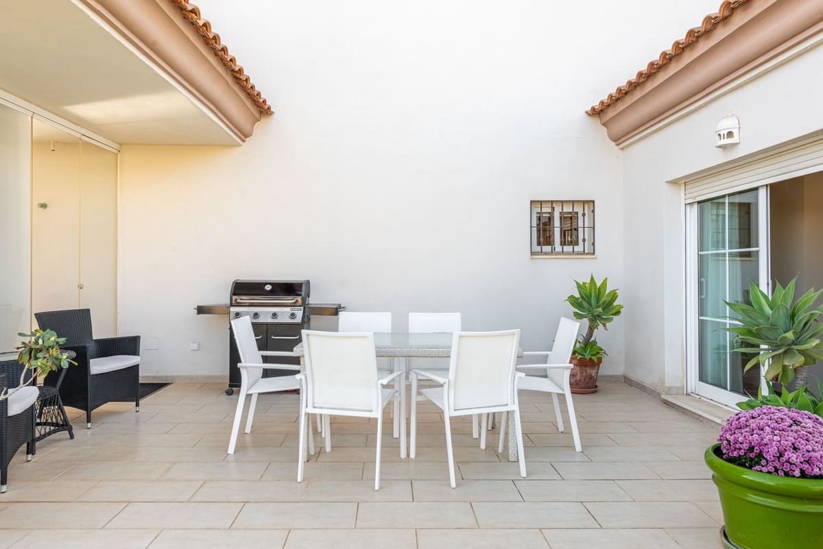 3 slaapkamer Appartement te koop in La Cala de Mijas met zwembad - € 799.000 (Ref: 9424490)