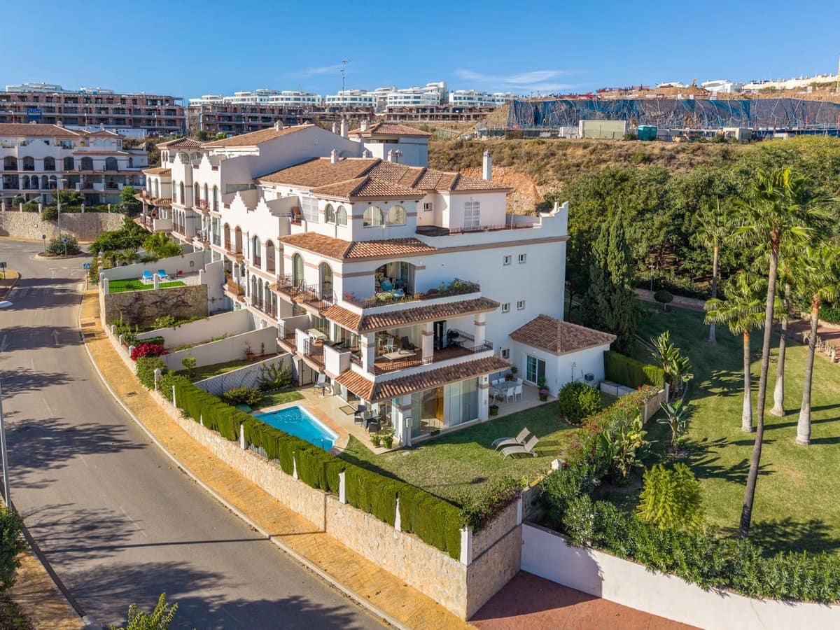 3 slaapkamer Appartement te koop in La Cala de Mijas met zwembad - € 799.000 (Ref: 9424490)