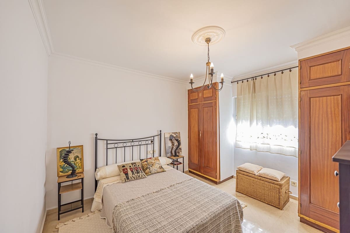 4 sypialnia Willa na sprzedaż w Marbella z basenem - 1 150 000 € (Ref: 9424491)