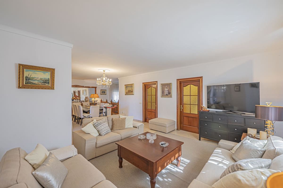 4 sypialnia Willa na sprzedaż w Marbella z basenem - 1 150 000 € (Ref: 9424491)