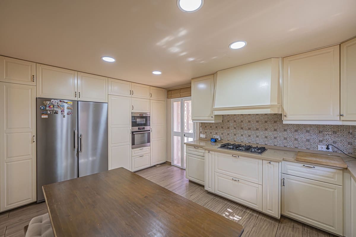 4 sypialnia Willa na sprzedaż w Marbella z basenem - 1 150 000 € (Ref: 9424491)