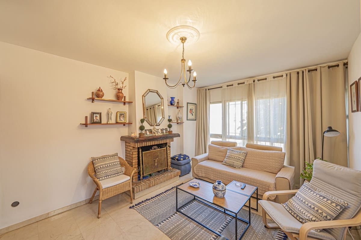 4 sypialnia Willa na sprzedaż w Marbella z basenem - 1 150 000 € (Ref: 9424491)