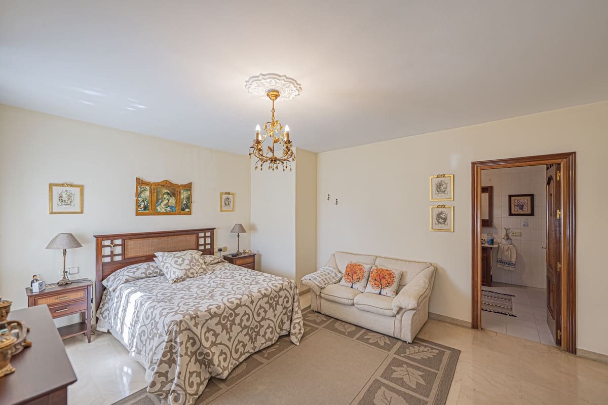 4 sypialnia Willa na sprzedaż w Marbella z basenem - 1 150 000 € (Ref: 9424491)