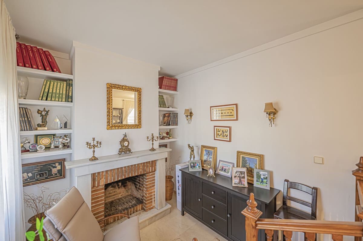 4 sypialnia Willa na sprzedaż w Marbella z basenem - 1 150 000 € (Ref: 9424491)