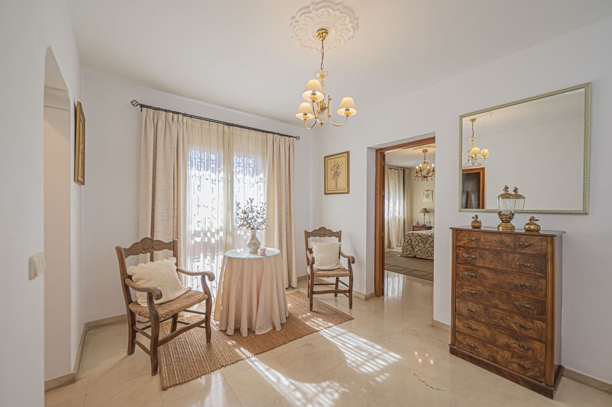 4 sypialnia Willa na sprzedaż w Marbella z basenem - 1 150 000 € (Ref: 9424491)