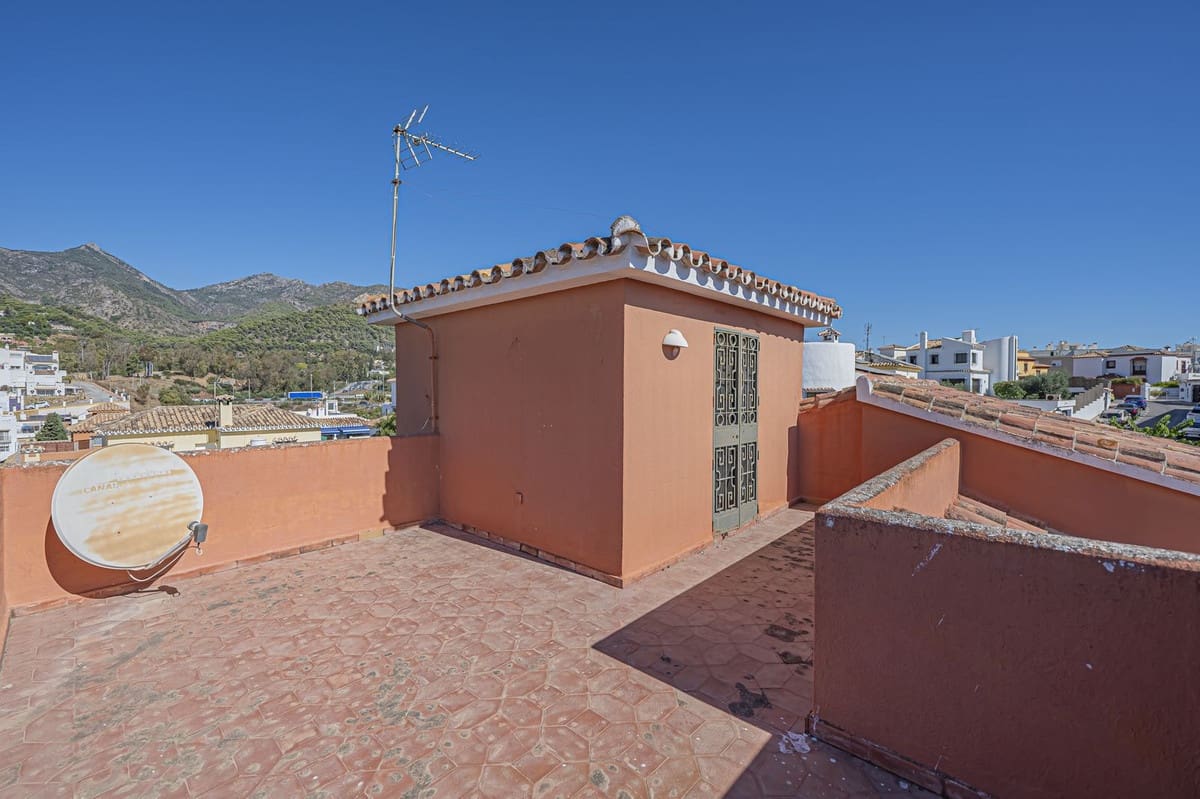 4 sypialnia Willa na sprzedaż w Marbella z basenem - 1 150 000 € (Ref: 9424491)