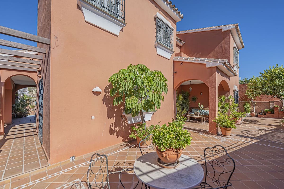 4 sypialnia Willa na sprzedaż w Marbella z basenem - 1 150 000 € (Ref: 9424491)