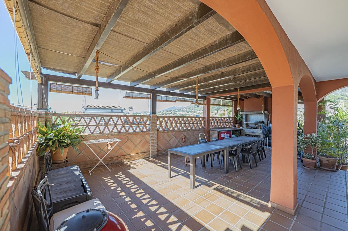 4 sypialnia Willa na sprzedaż w Marbella z basenem - 1 150 000 € (Ref: 9424491)