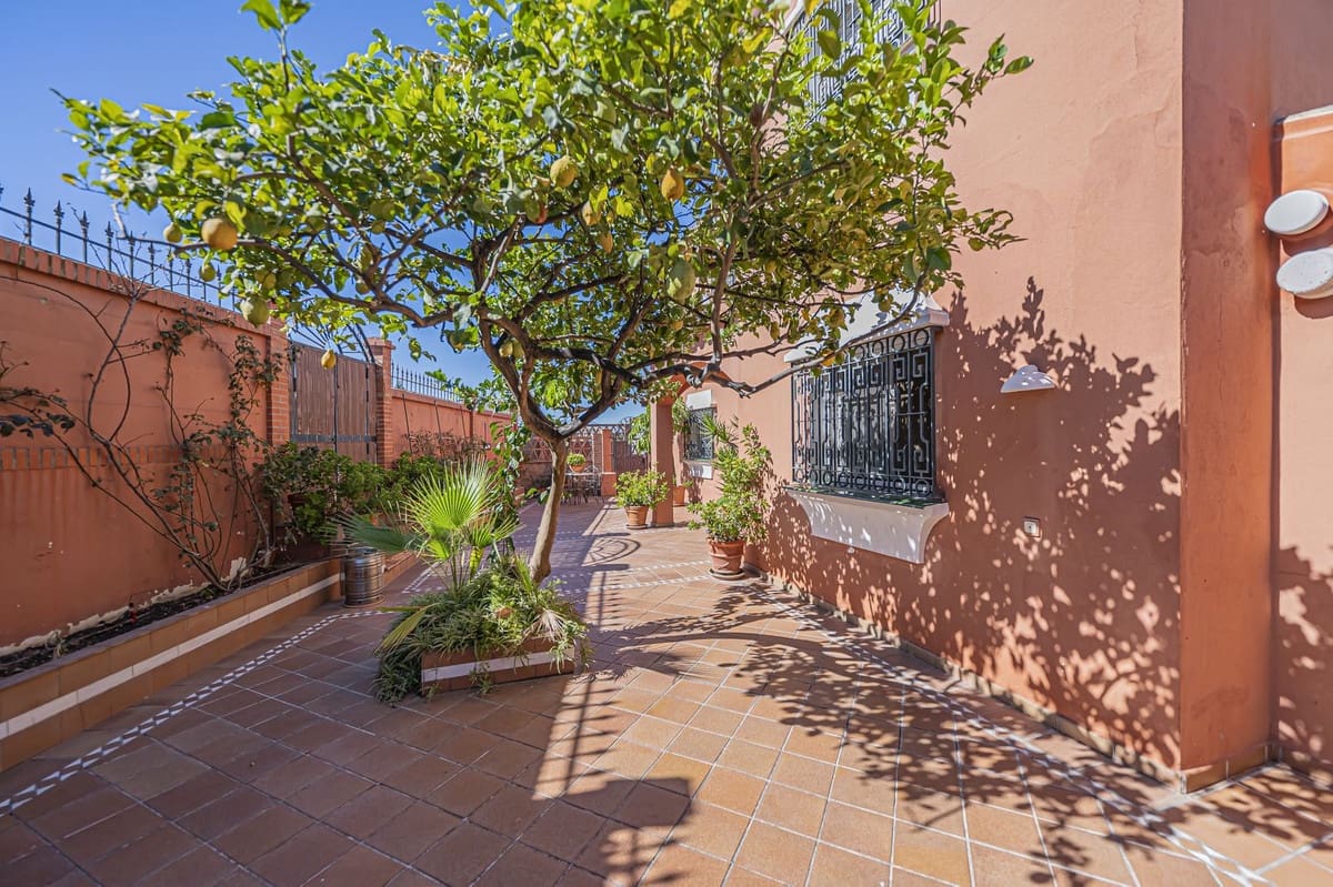 4 sypialnia Willa na sprzedaż w Marbella z basenem - 1 150 000 € (Ref: 9424491)