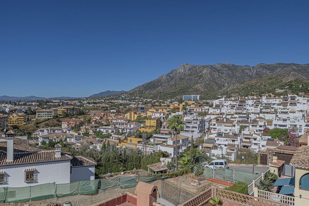 4 sypialnia Willa na sprzedaż w Marbella z basenem - 1 150 000 € (Ref: 9424491)