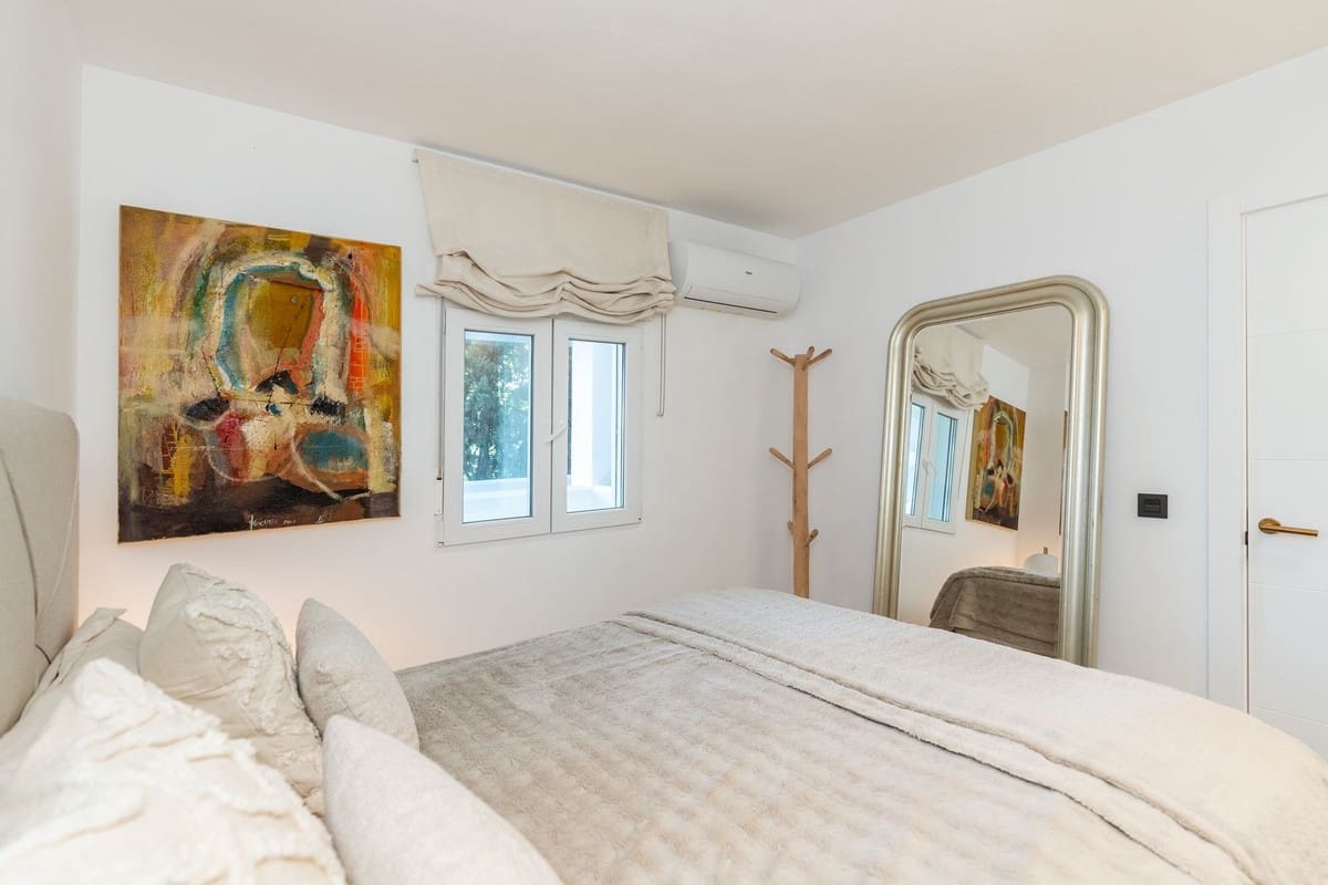 1 bedroom Apartment for sale in Mijas Costa with pool - € 599,000 (Ref: 9427572)