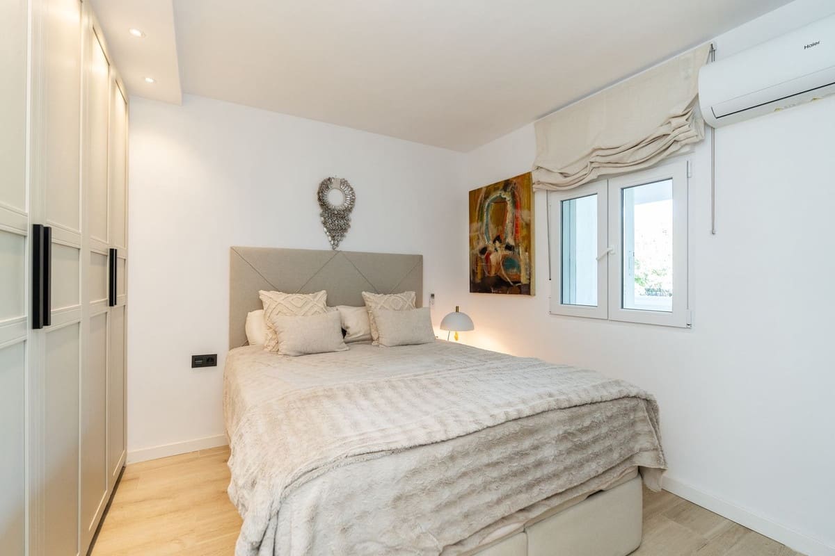 1 bedroom Apartment for sale in Mijas Costa with pool - € 599,000 (Ref: 9427572)