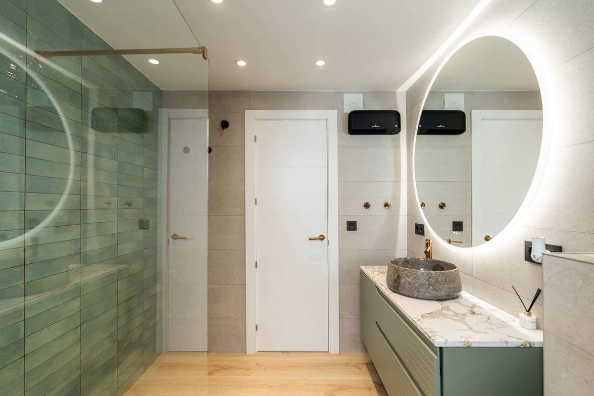 1 bedroom Apartment for sale in Mijas Costa with pool - € 599,000 (Ref: 9427572)