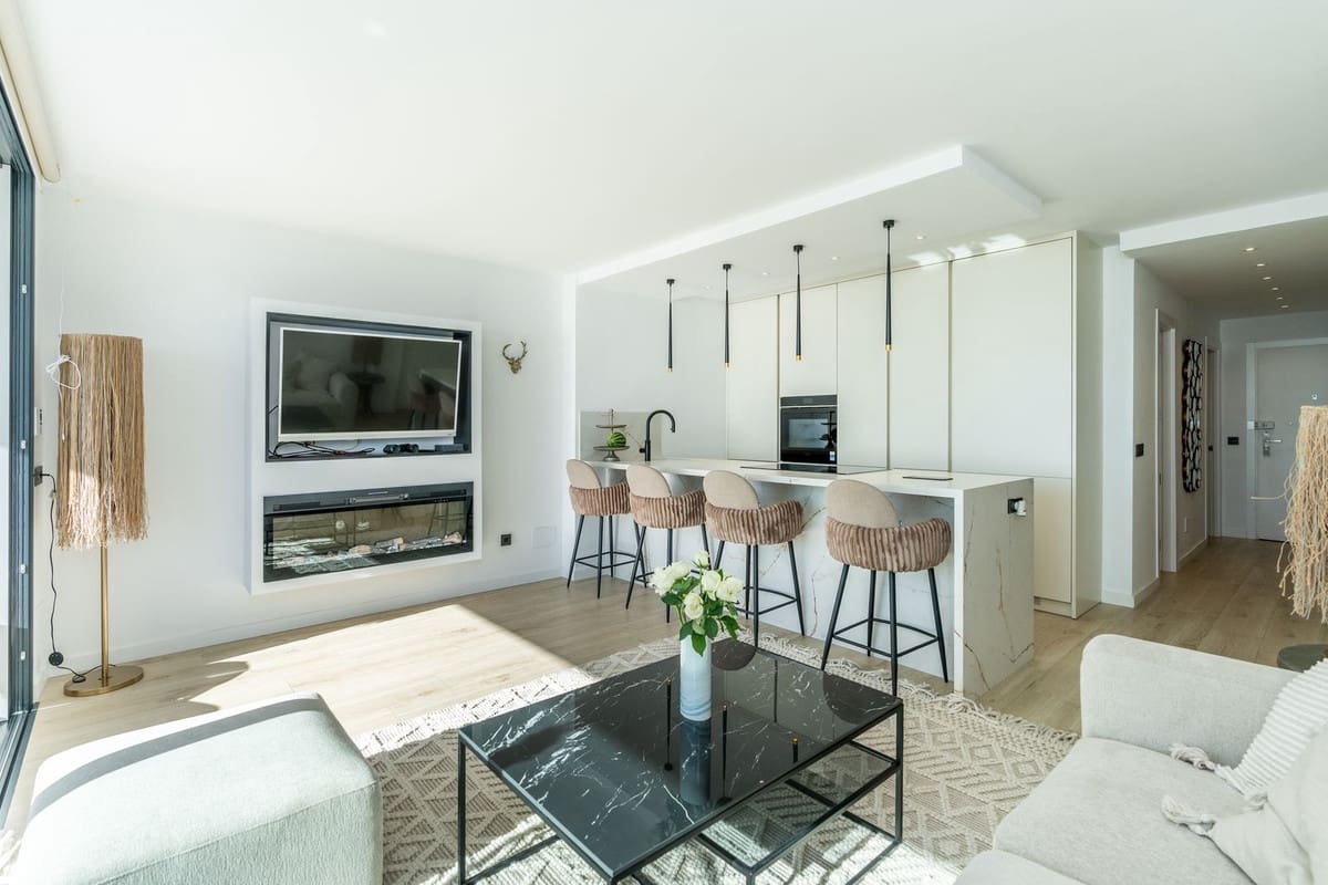 1 bedroom Apartment for sale in Mijas Costa with pool - € 599,000 (Ref: 9427572)