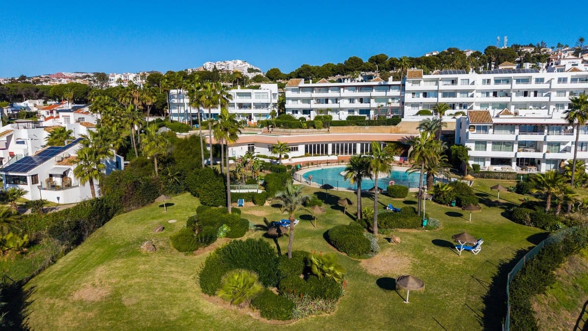 1 bedroom Apartment for sale in Mijas Costa with pool - € 599,000 (Ref: 9427572)