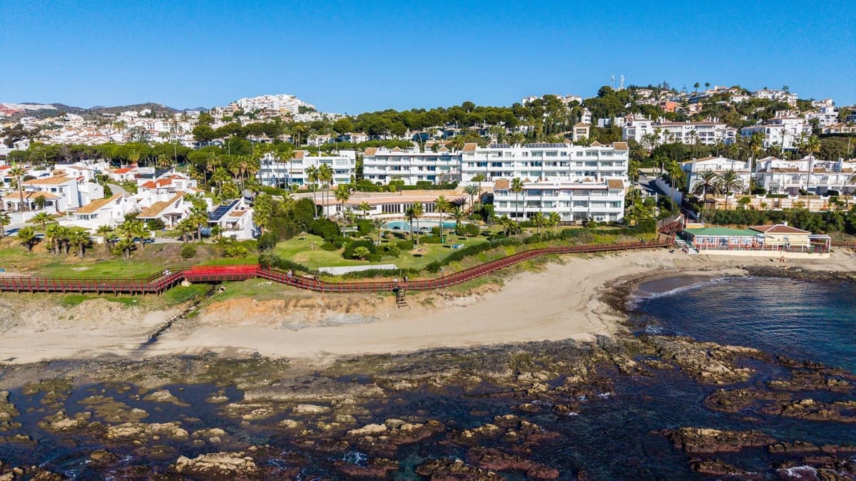 1 bedroom Apartment for sale in Mijas Costa with pool - € 599,000 (Ref: 9427572)