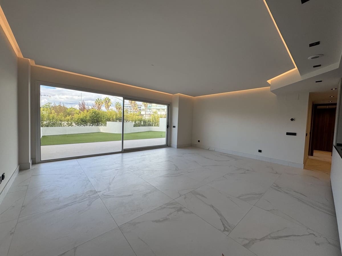 2 bedroom Apartment for sale in San Pedro de Alcantara with pool - € 695,000 (Ref: 9452825)