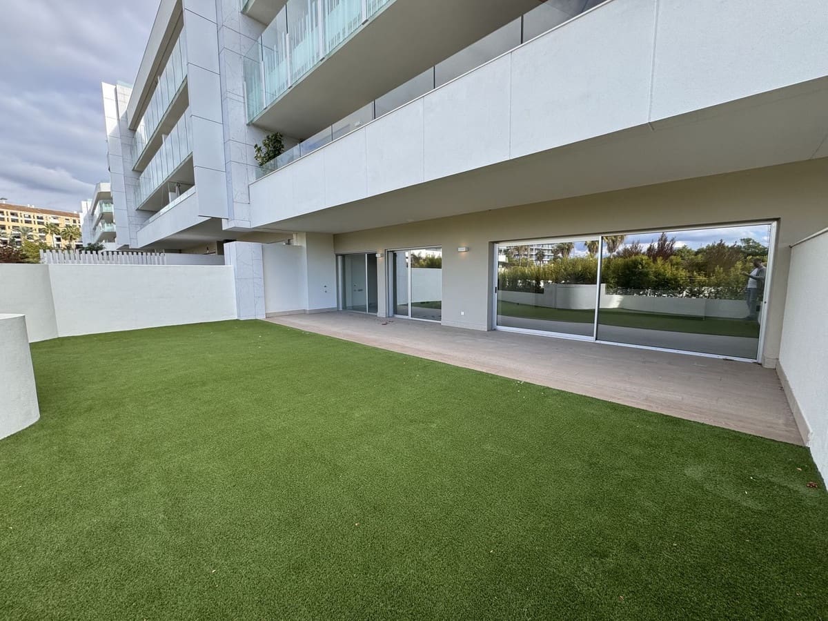 2 bedroom Apartment for sale in San Pedro de Alcantara with pool - € 695,000 (Ref: 9452825)