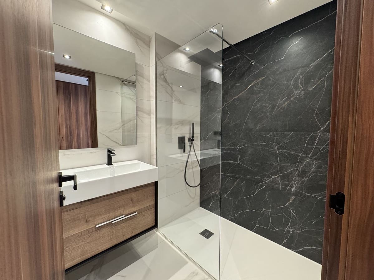 2 bedroom Apartment for sale in San Pedro de Alcantara with pool - € 695,000 (Ref: 9452825)