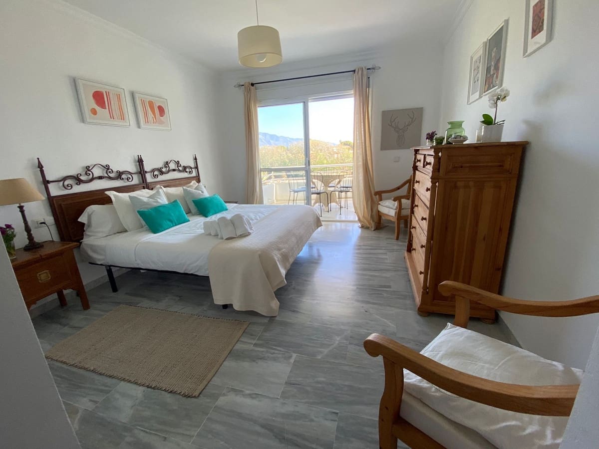 3 bedroom Apartment for sale in San Pedro de Alcantara with pool - € 650,000 (Ref: 9452827)