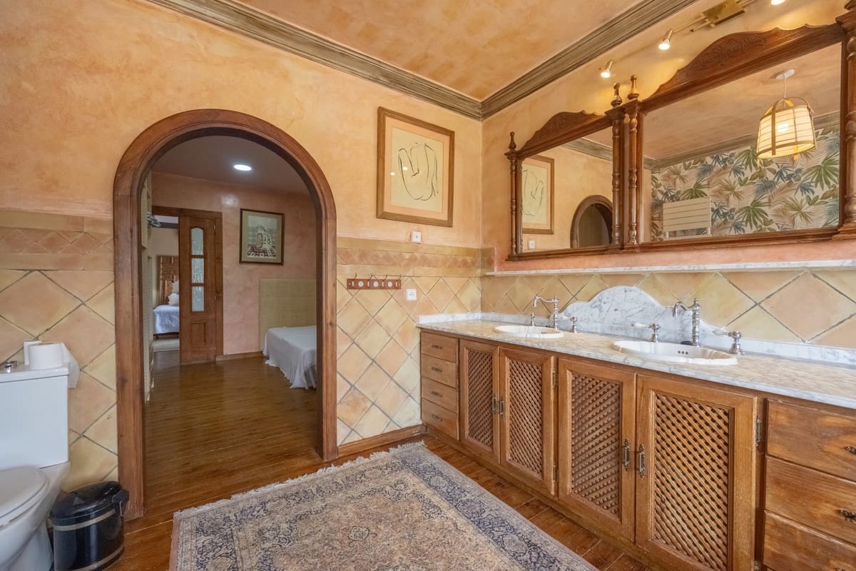 Chalet de 5 habitaciones en Nueva Andalucia en venta con piscina - 2.290.000 € (Ref: 9452828)