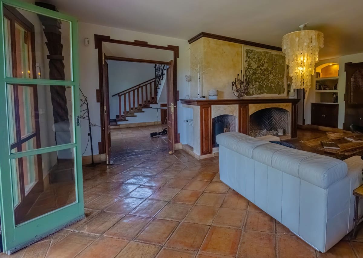 Chalet de 5 habitaciones en Nueva Andalucia en venta con piscina - 2.290.000 € (Ref: 9452828)