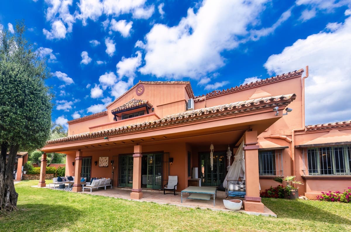 Chalet de 5 habitaciones en Nueva Andalucia en venta con piscina - 2.290.000 € (Ref: 9452828)