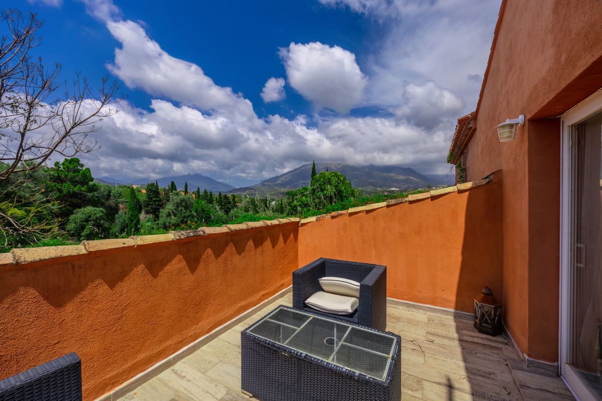 Chalet de 5 habitaciones en Nueva Andalucia en venta con piscina - 2.290.000 € (Ref: 9452828)