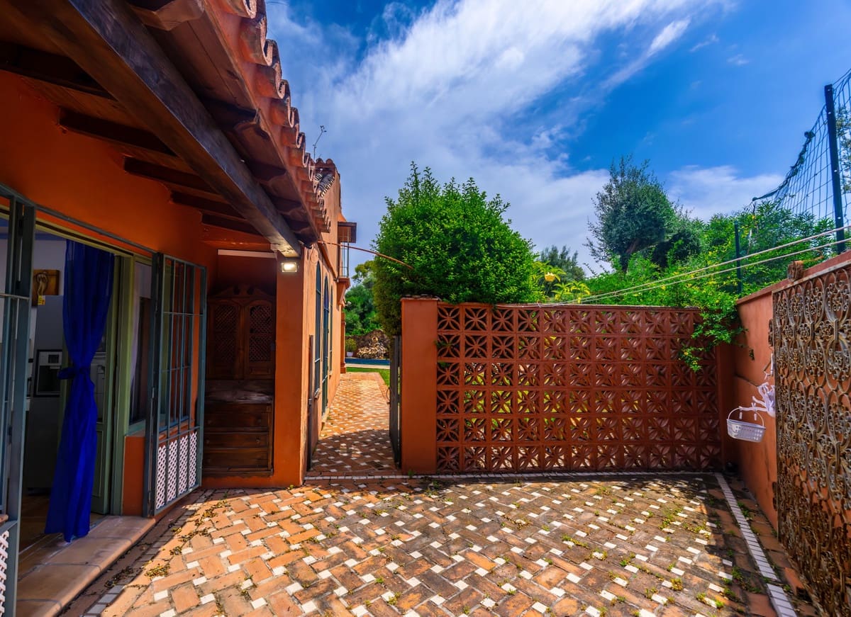 Chalet de 5 habitaciones en Nueva Andalucia en venta con piscina - 2.290.000 € (Ref: 9452828)