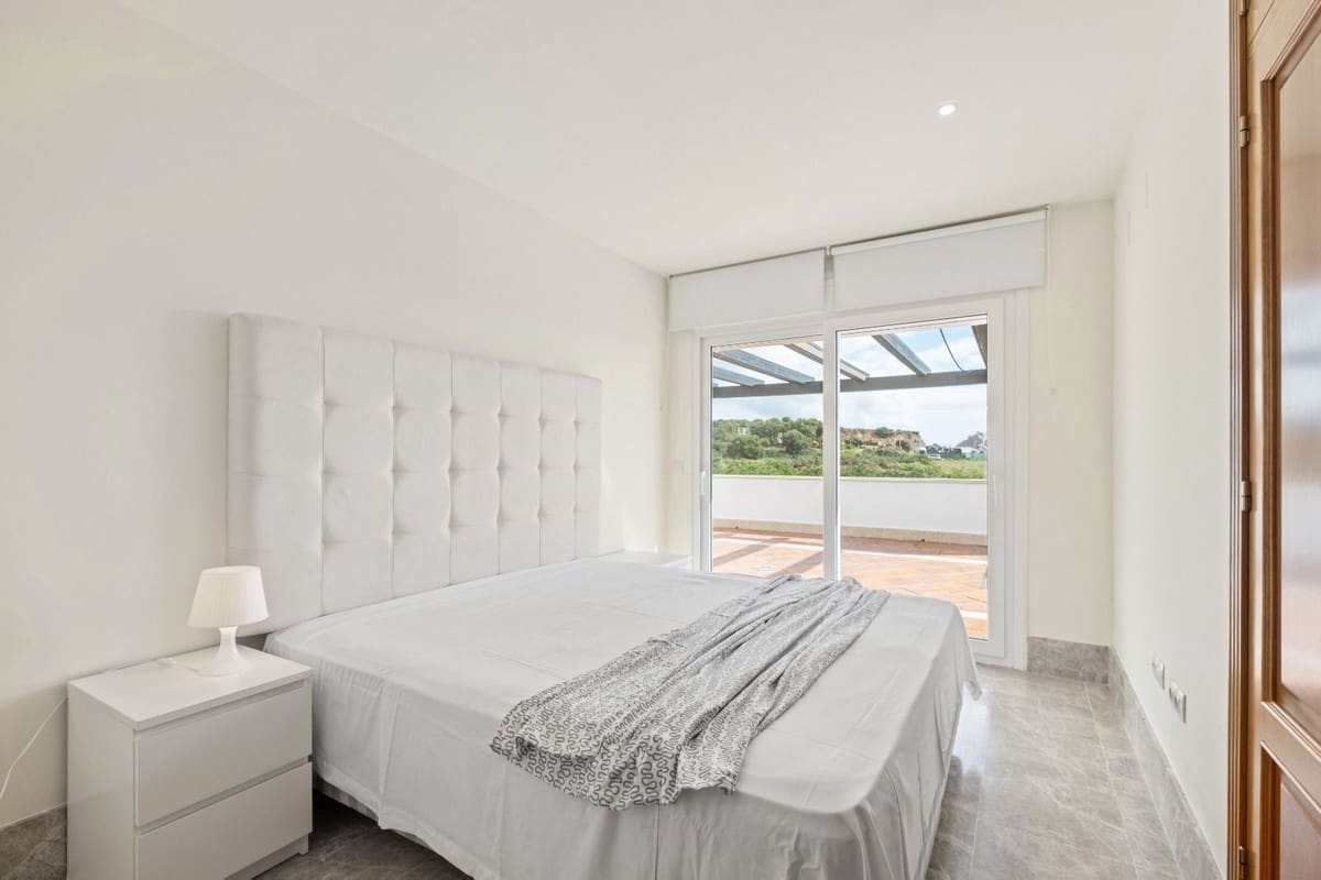 3 bedroom Apartment for sale in Marbella with pool - € 575,000 (Ref: 9452829)