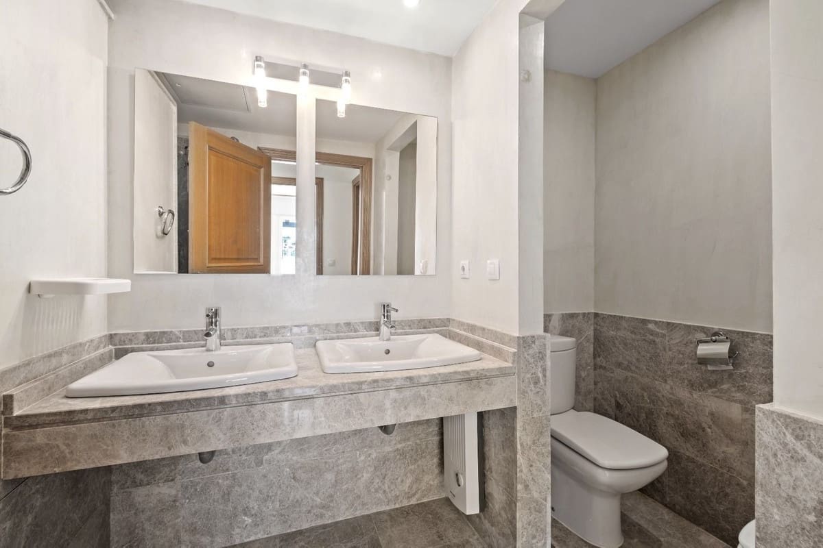 3 bedroom Apartment for sale in Marbella with pool - € 575,000 (Ref: 9452829)