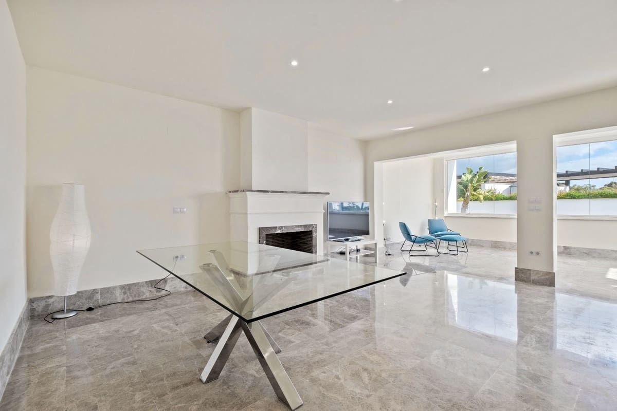 3 bedroom Apartment for sale in Marbella with pool - € 575,000 (Ref: 9452829)