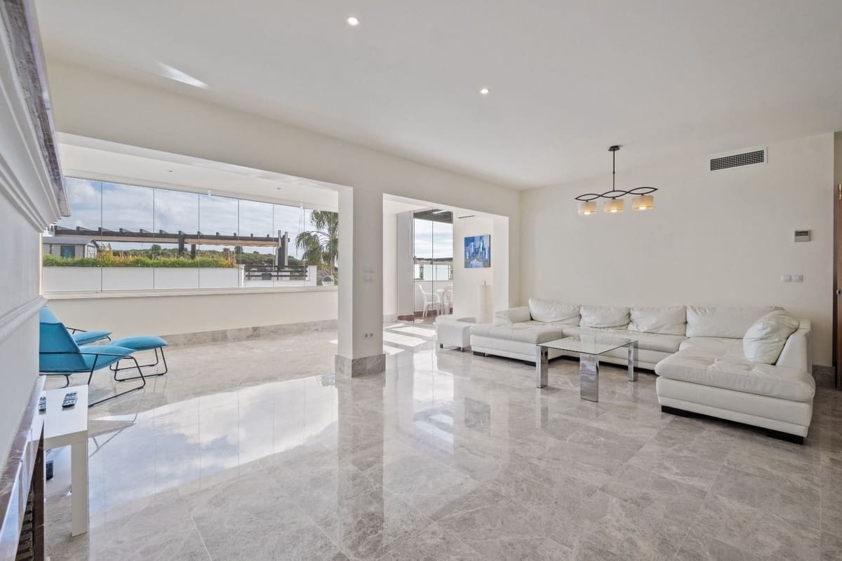 3 bedroom Apartment for sale in Marbella with pool - € 575,000 (Ref: 9452829)