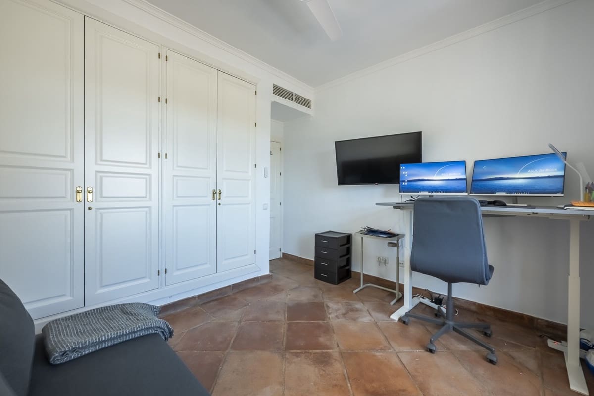 4 Zimmer Haus zu verkaufen in Benahavis mit Pool - 790.000 € (Ref: 9471239)