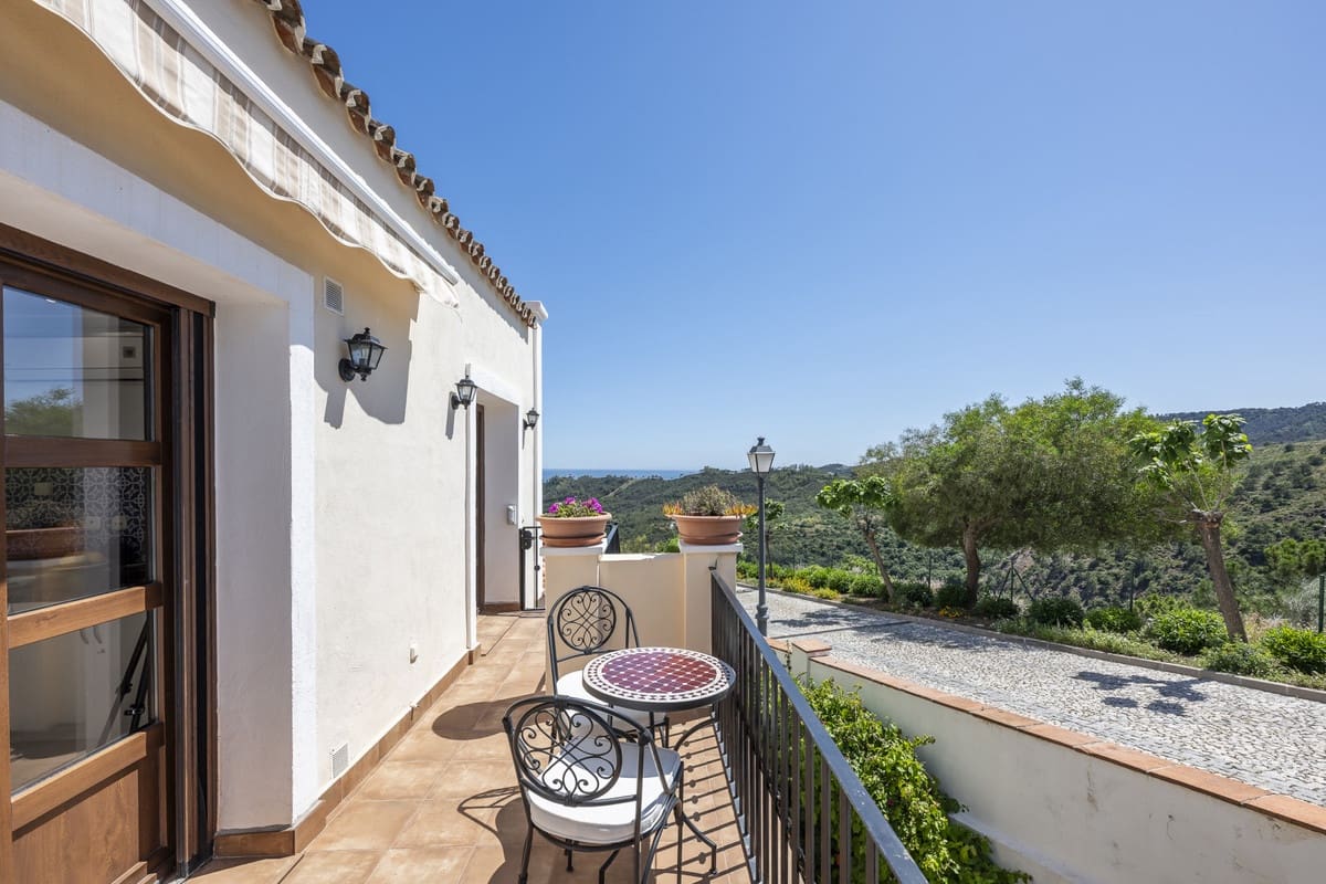 4 Zimmer Haus zu verkaufen in Benahavis mit Pool - 790.000 € (Ref: 9471239)