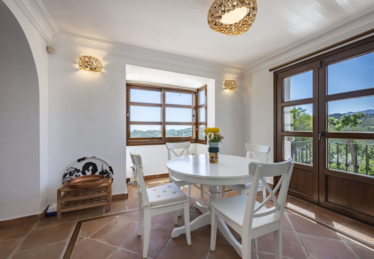 4 Zimmer Haus zu verkaufen in Benahavis mit Pool - 790.000 € (Ref: 9471239)