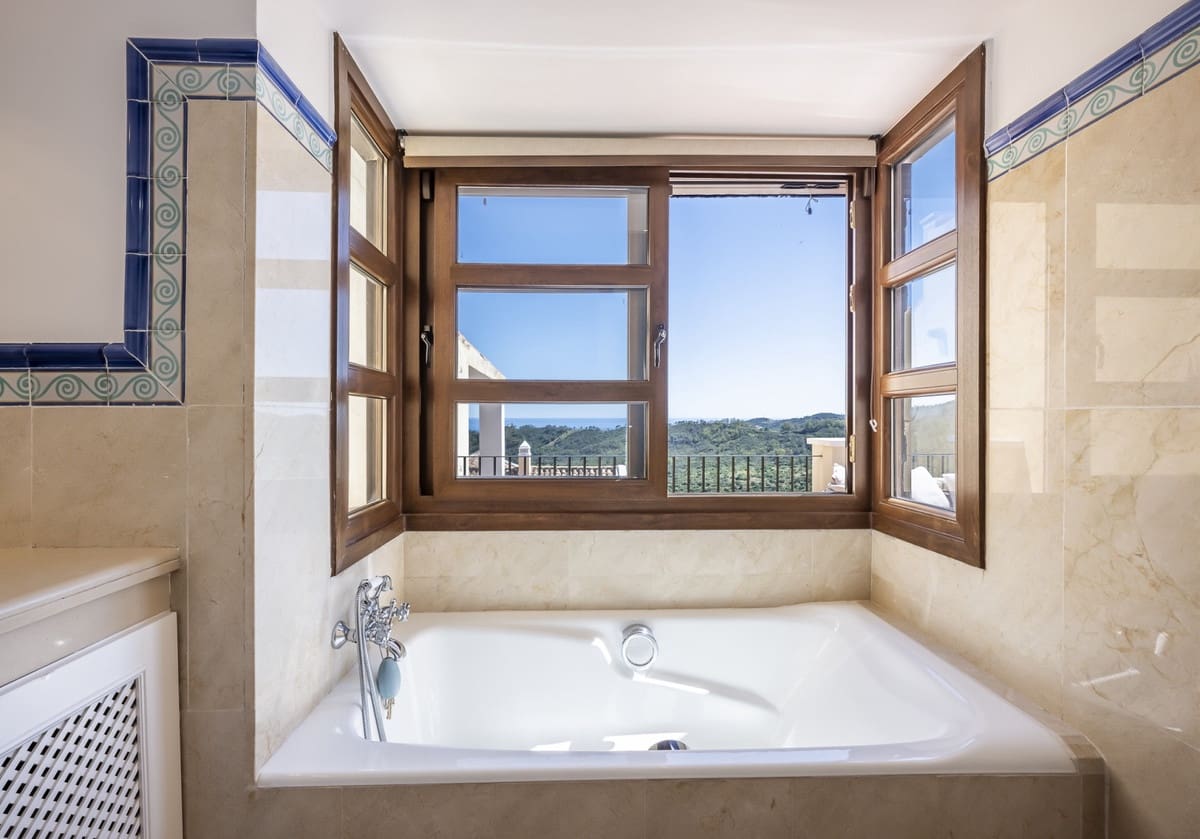 4 Zimmer Haus zu verkaufen in Benahavis mit Pool - 790.000 € (Ref: 9471239)