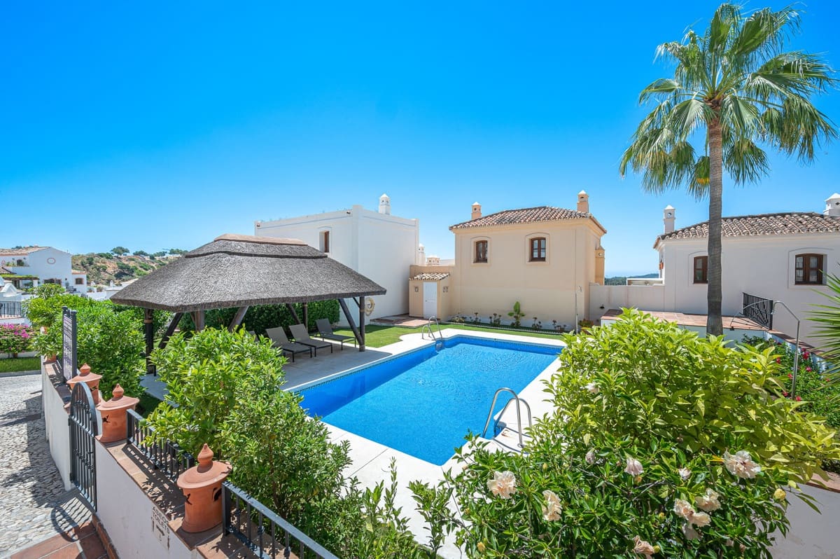 4 Zimmer Haus zu verkaufen in Benahavis mit Pool - 790.000 € (Ref: 9471239)