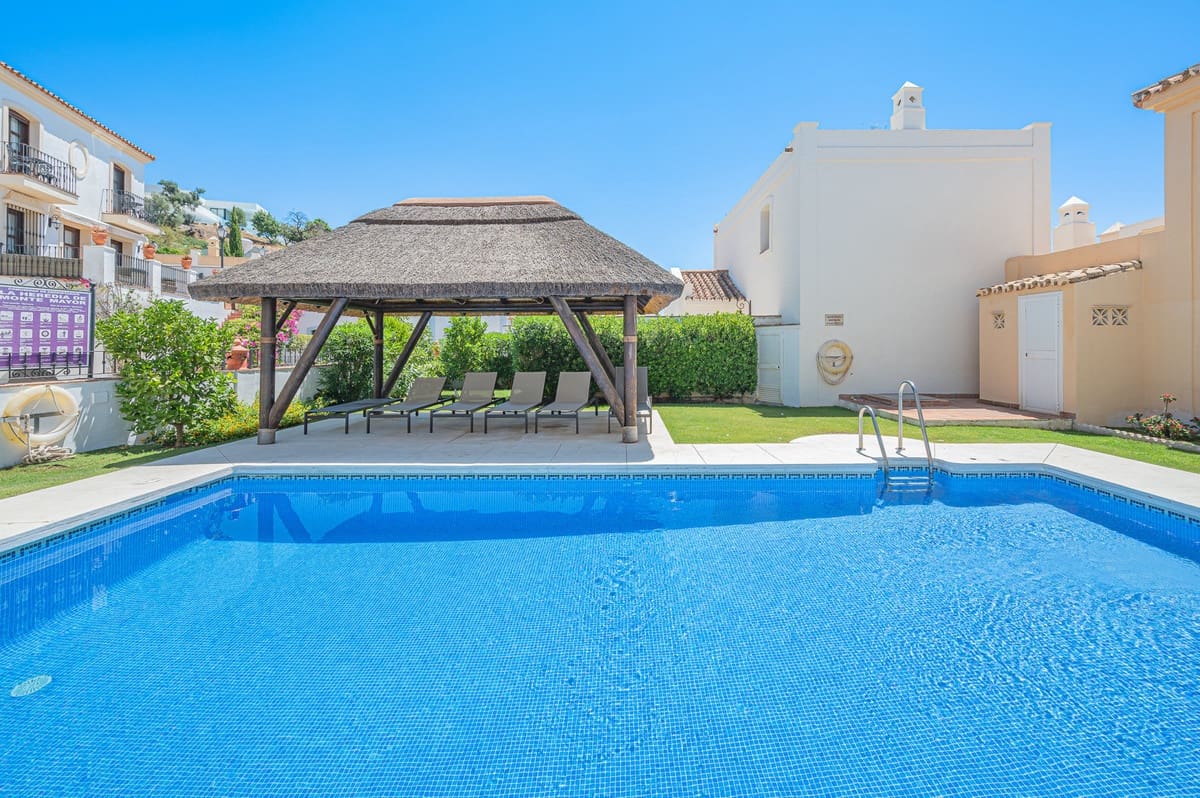 4 Zimmer Haus zu verkaufen in Benahavis mit Pool - 790.000 € (Ref: 9471239)