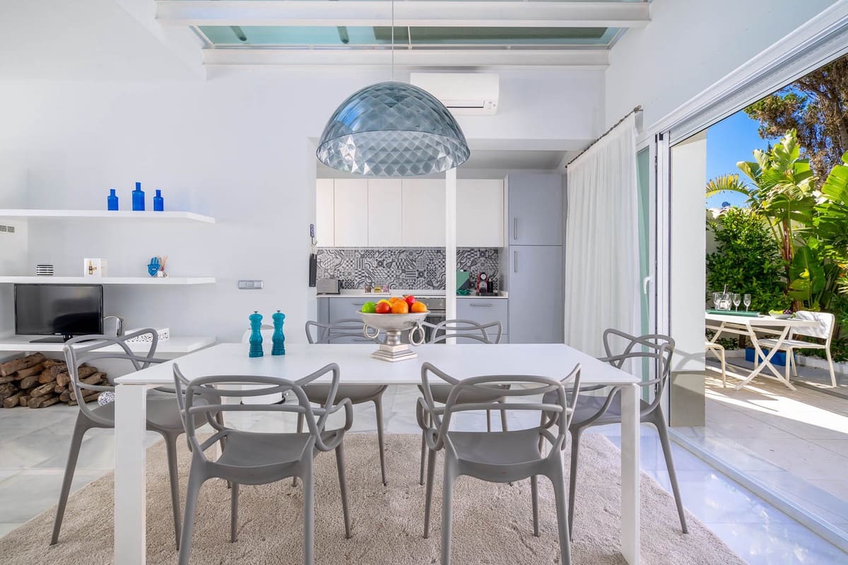 Chalet de 3 habitaciones en Marbella en venta con piscina - 1.990.000 € (Ref: 9471240)