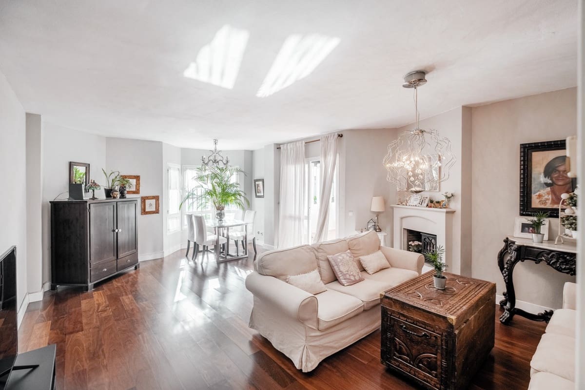 2 sypialnia Apartament na sprzedaż w Nueva Andalucia z basenem - 395 000 € (Ref: 9471241)