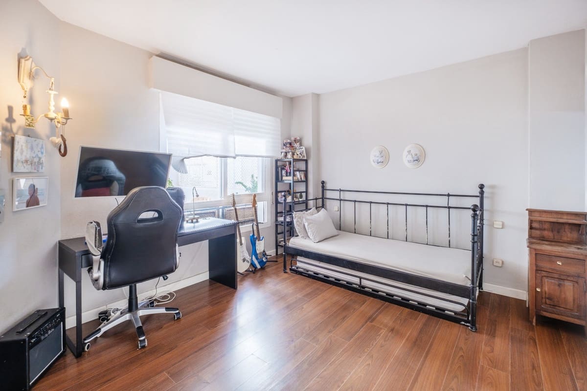 2 sypialnia Apartament na sprzedaż w Nueva Andalucia z basenem - 395 000 € (Ref: 9471241)