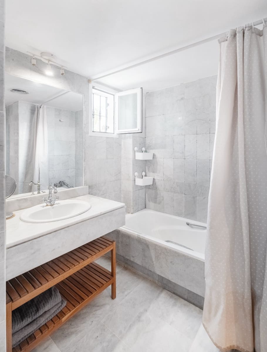 2 sypialnia Apartament na sprzedaż w Nueva Andalucia z basenem - 395 000 € (Ref: 9471241)