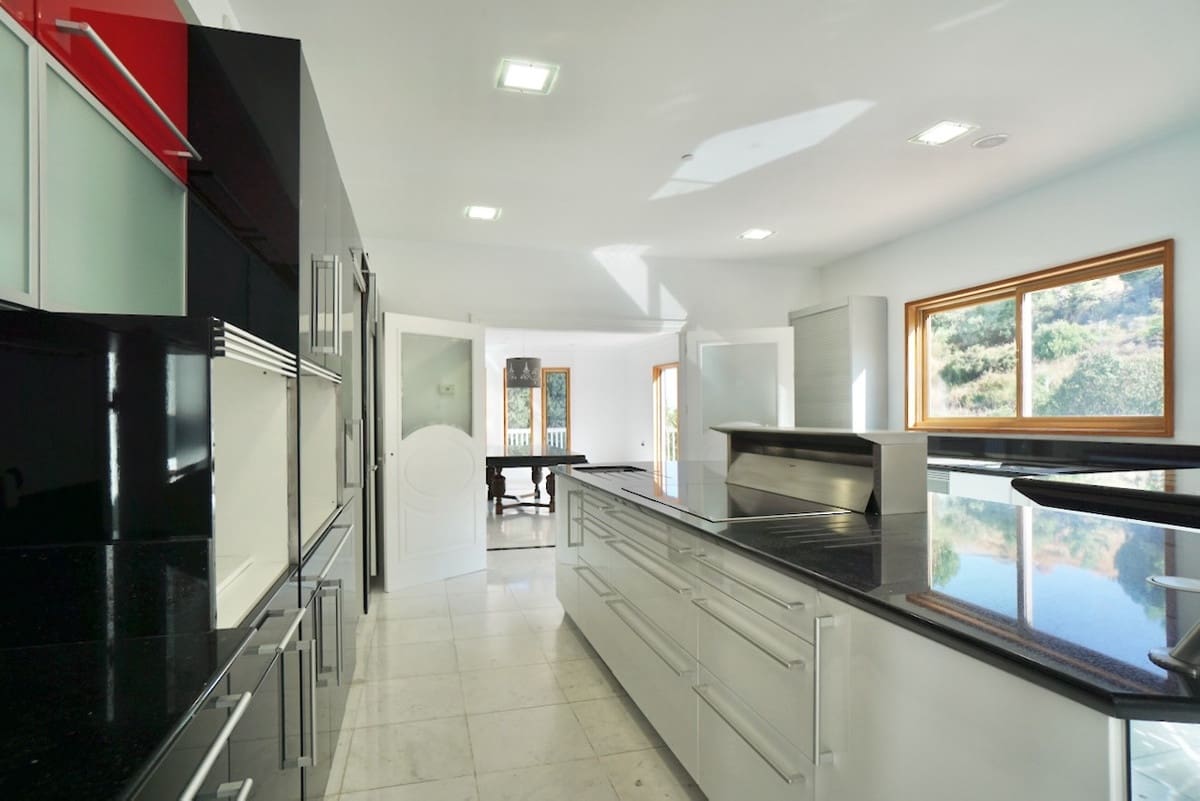 5 soveværelse Villa til salg i Benahavis med swimmingpool - € 1.995.000 (Ref: 9471244)