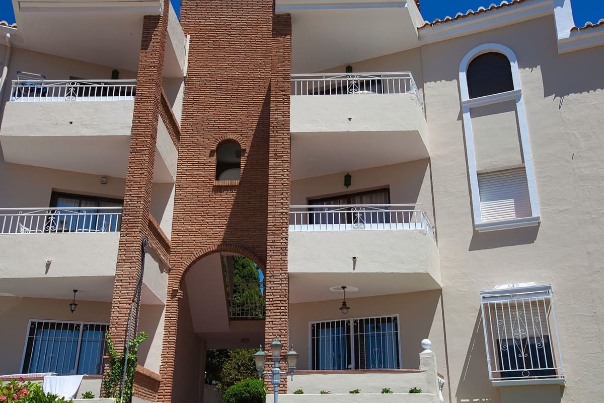 2 soverom Leilighet til salgs i Mijas Costa med svømmebasseng - € 349 000 (Ref: 9476193)