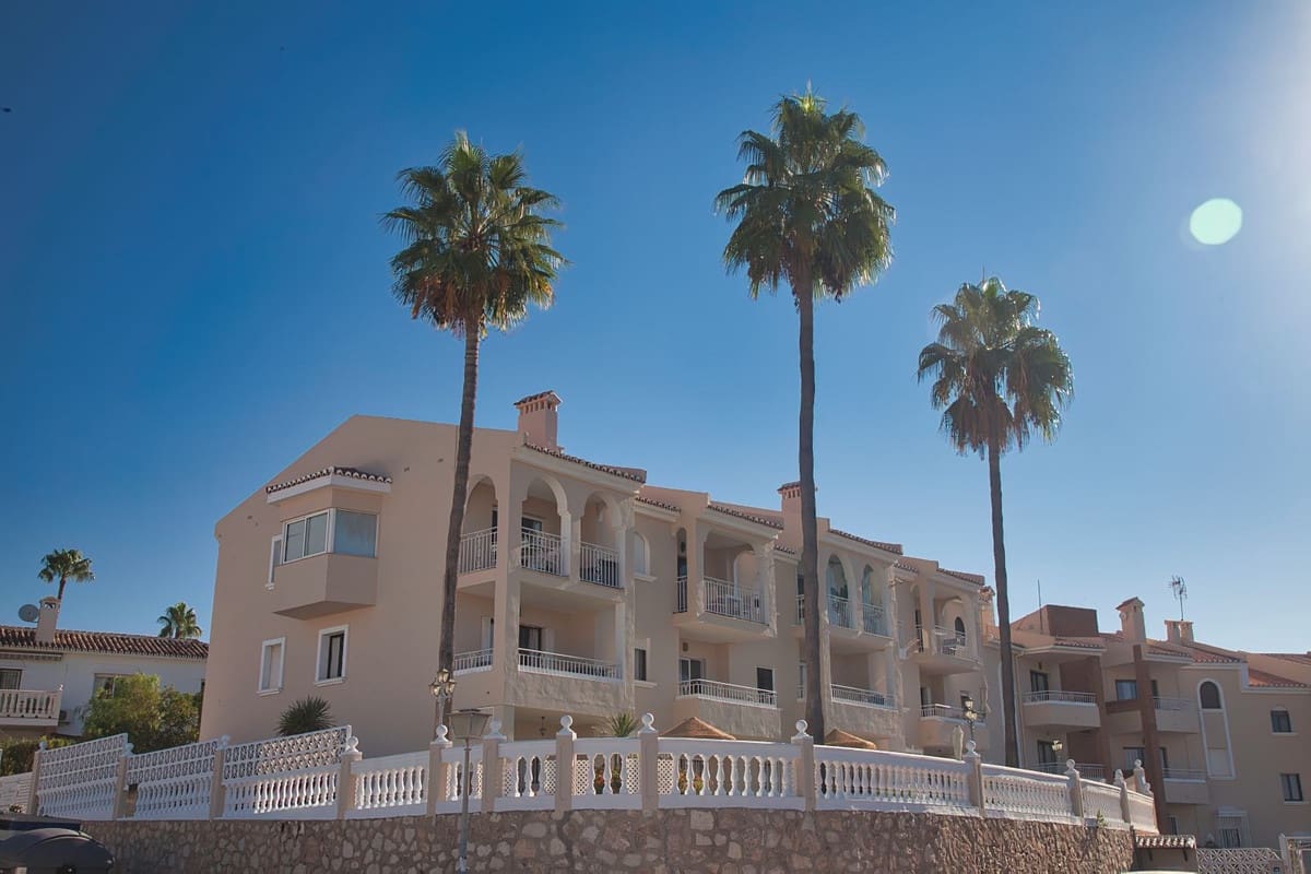 2 quarto Apartamento para venda em Mijas Costa com piscina - 349 000 € (Ref: 9476193)