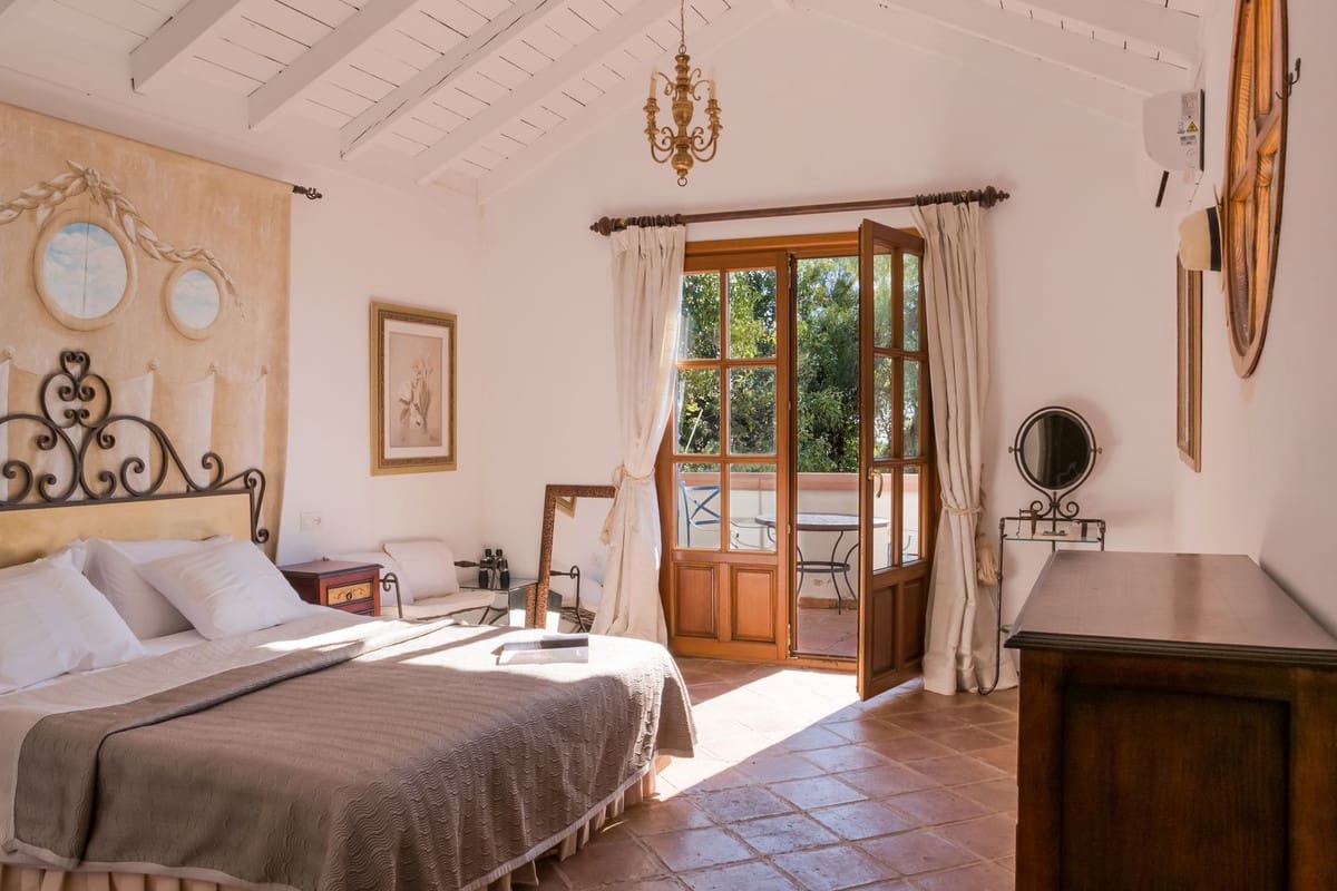 3 makuuhuone Huvila myytävänä paikassa El Madronal mukana uima-altaan - 1 695 000 € (Ref: 9485367)